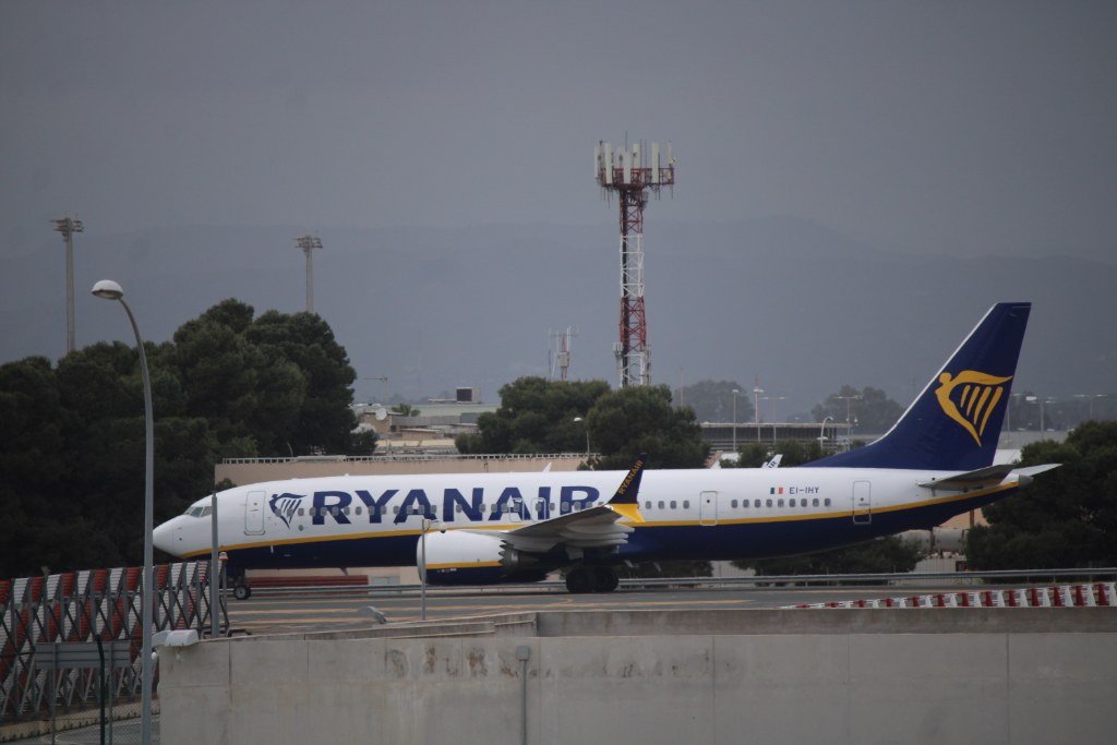 EI-IHY — Ryanair