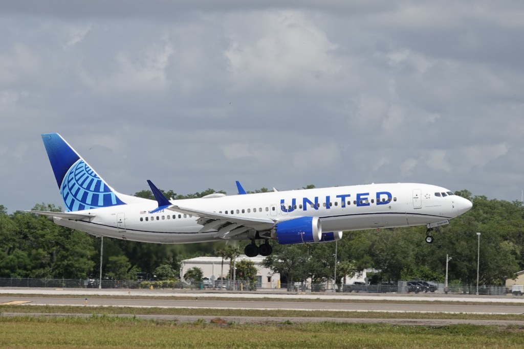 N27334 — United Airlines