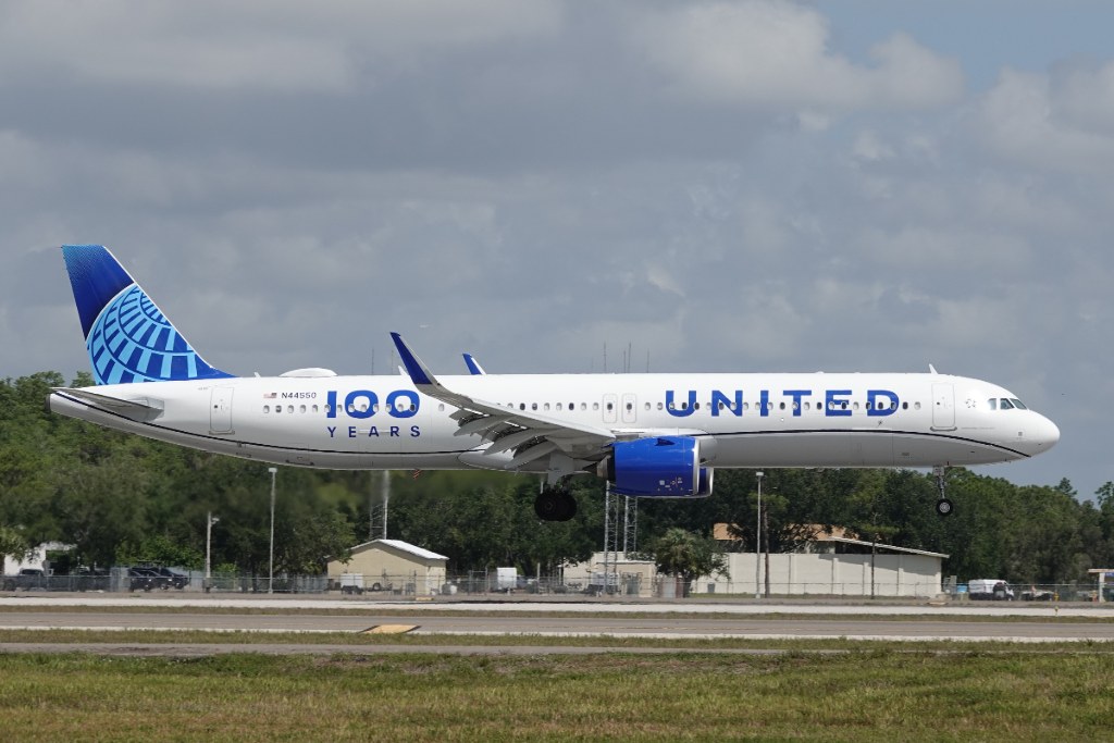 N44550 — United Airlines