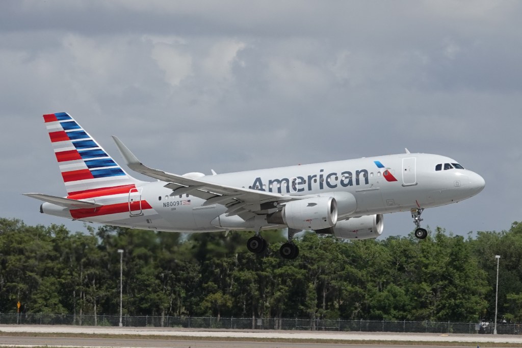 N8009T — American Airlines