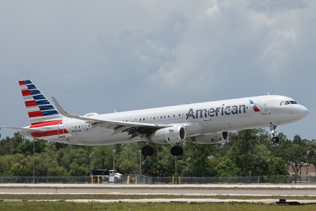 N997AA — American Airlines
