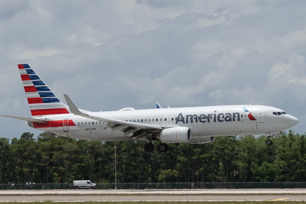 N887NN — American Airlines