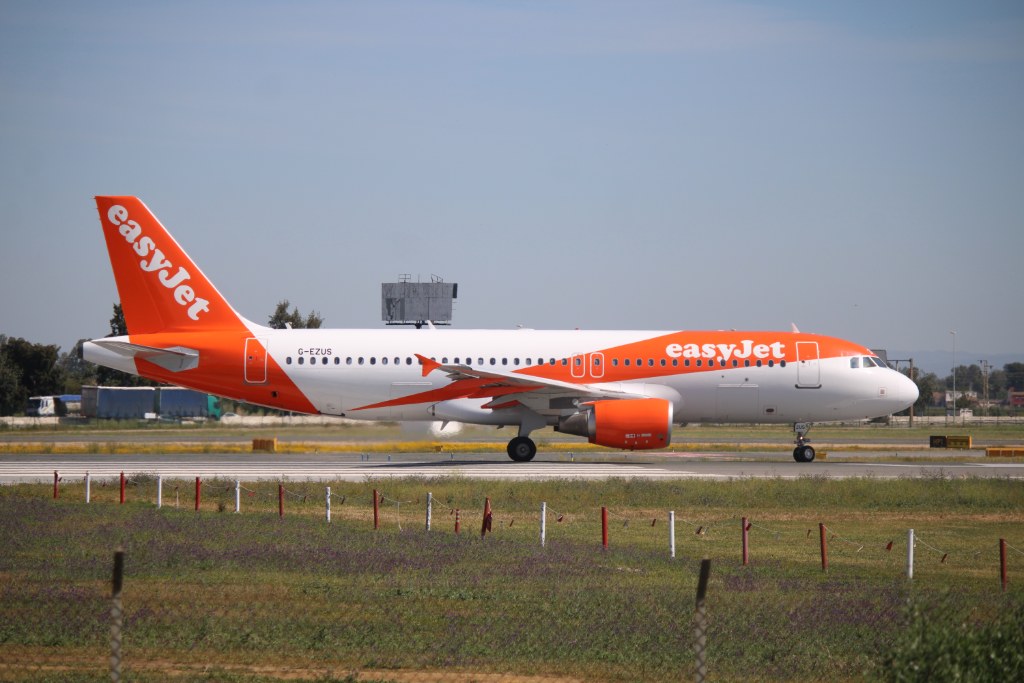 G-EZUS — easyJet