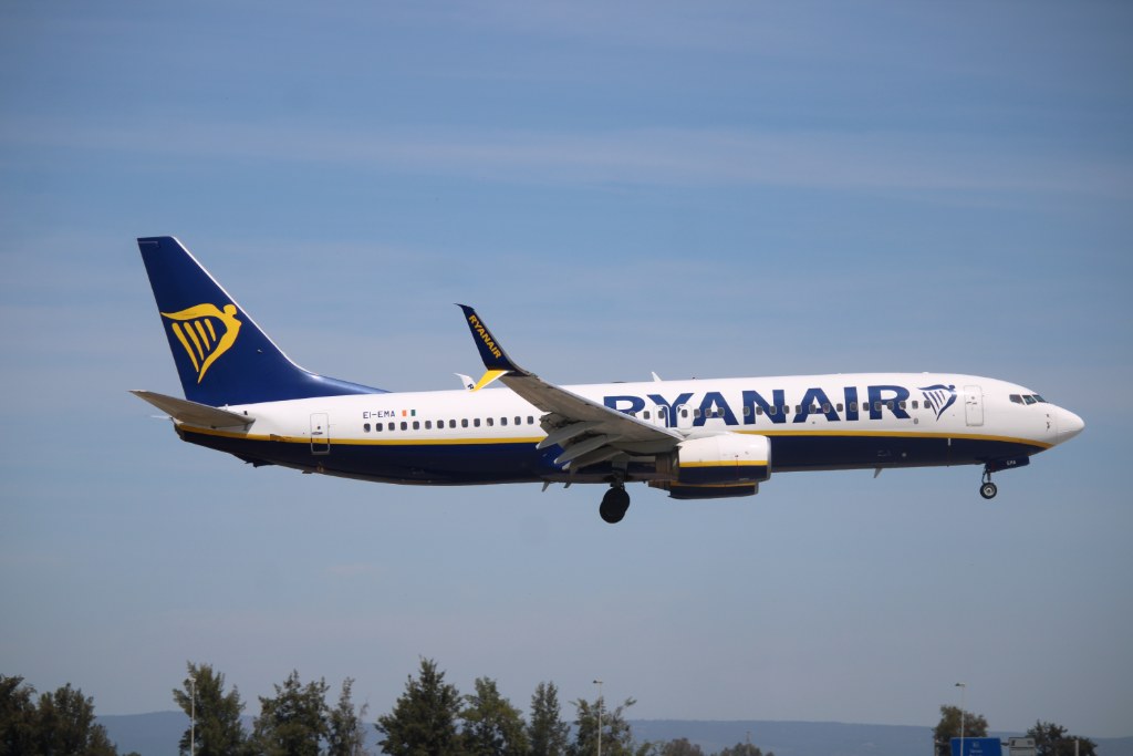 EI-EMA — Ryanair