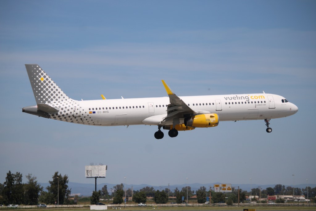 EC-MHS — Vueling Airlines
