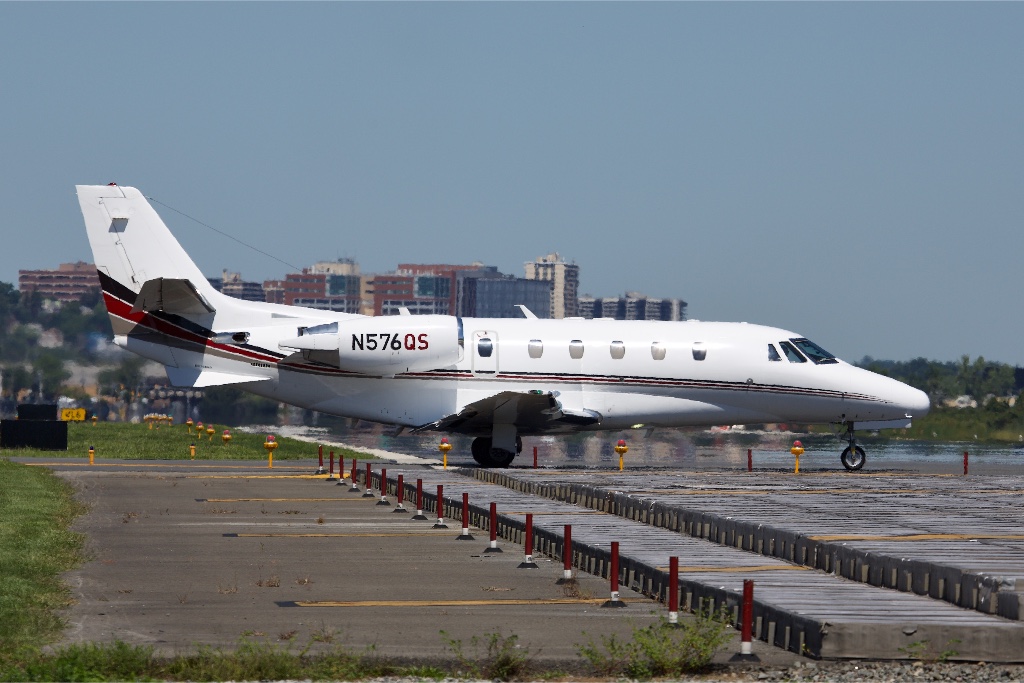 N576QS — NetJets