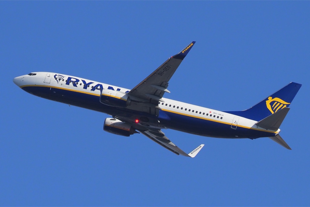9H-QEO — Ryanair
