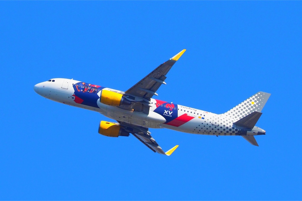 EC-LVU — Vueling Airlines