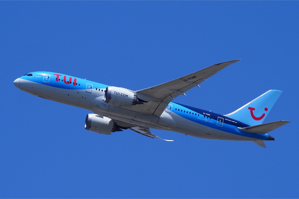 G-TUIE — TUI Airways