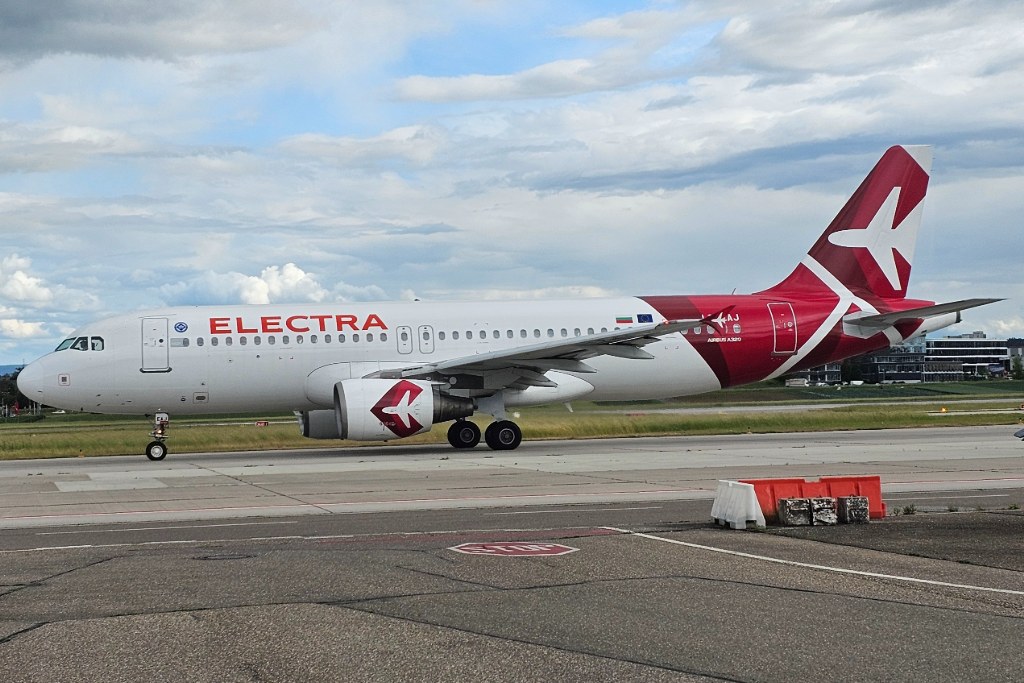LZ-EAJ — Electra Airways
