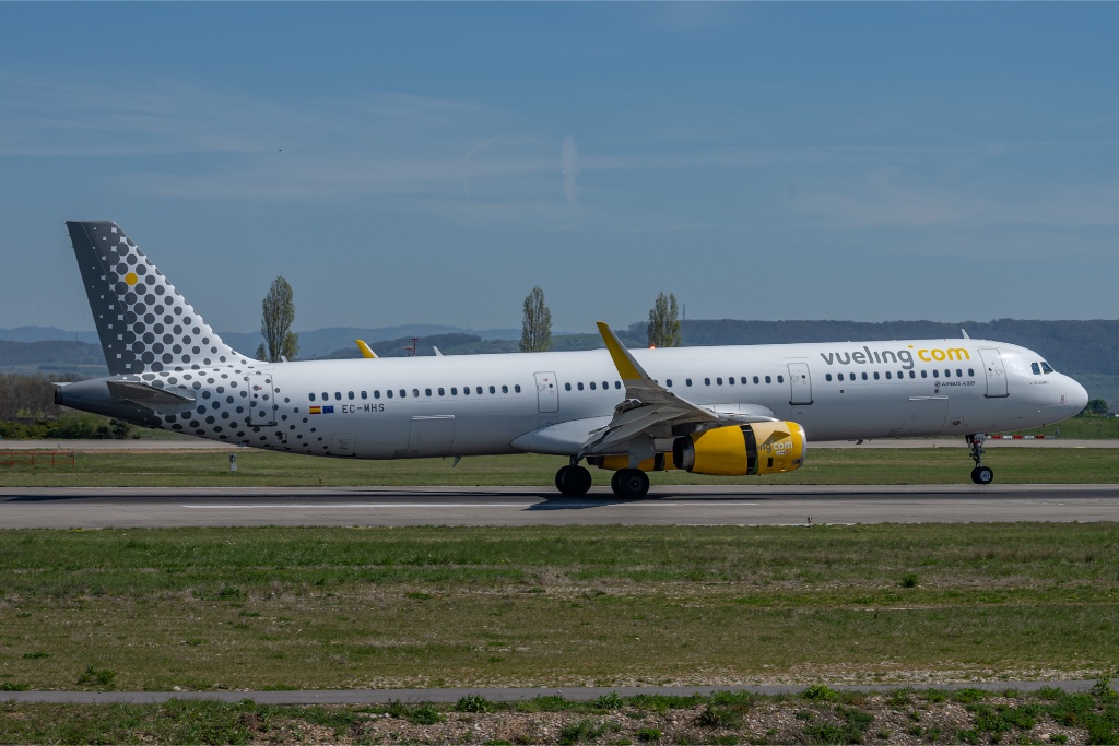 EC-MHS — Vueling Airlines