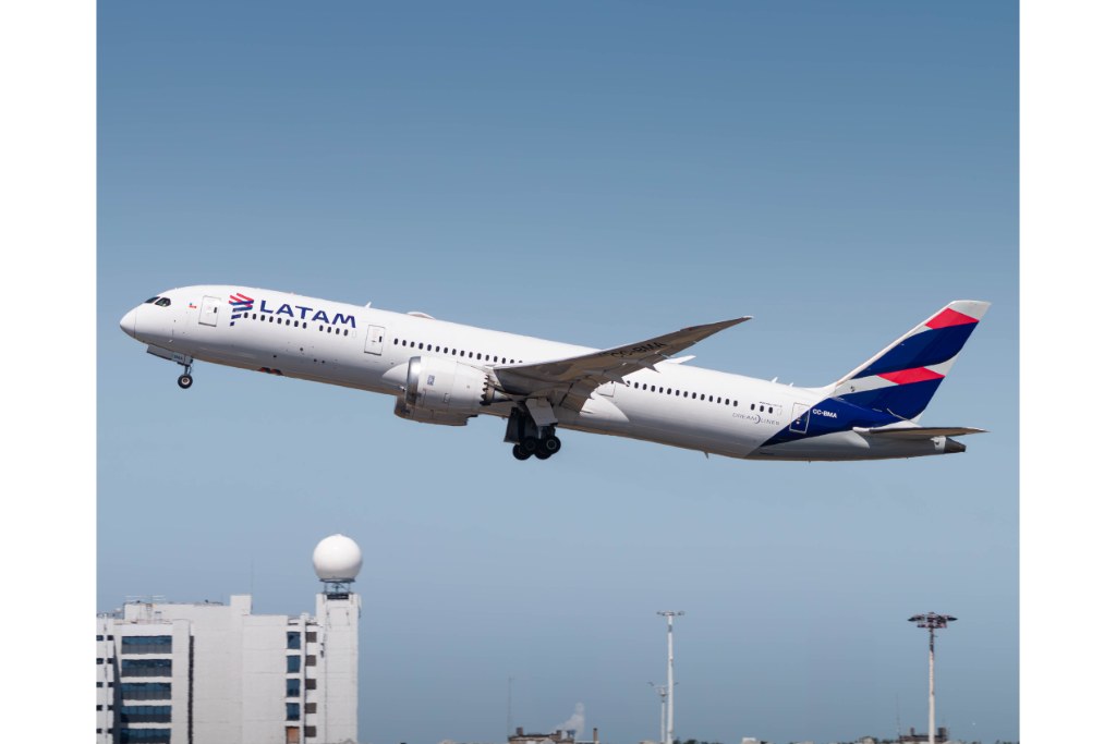 CC-BMA — LATAM Airlines