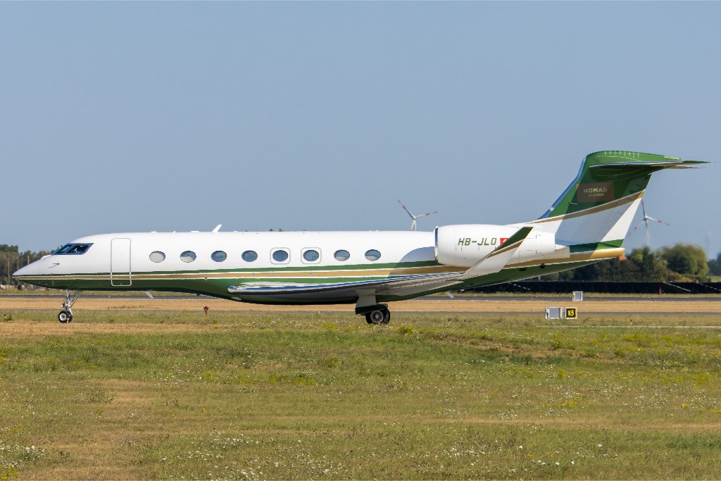 HB-JLO — Nomad Aviation AG