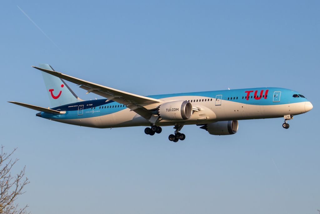 TUI Airways G-TUIO