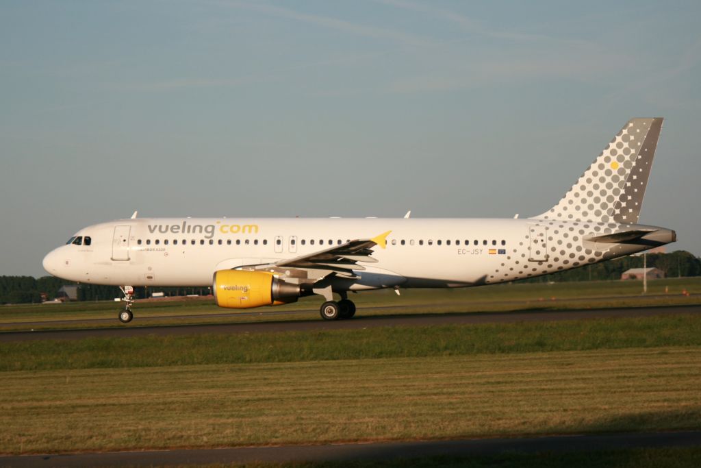 EC-JSY — Vueling Airlines