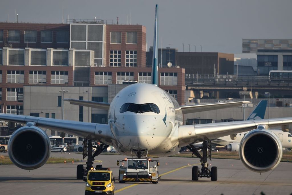 B-LRJ — Cathay Pacific Airways