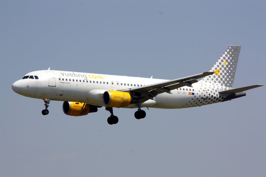 EC-JSY — Vueling Airlines