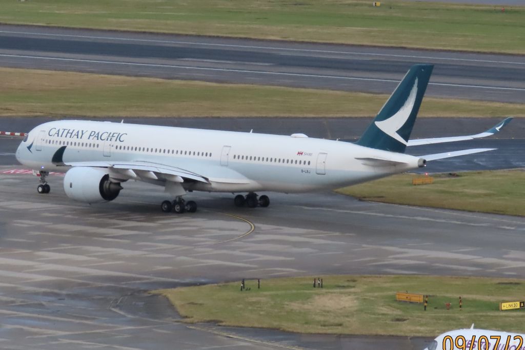 B-LRJ — Cathay Pacific Airways