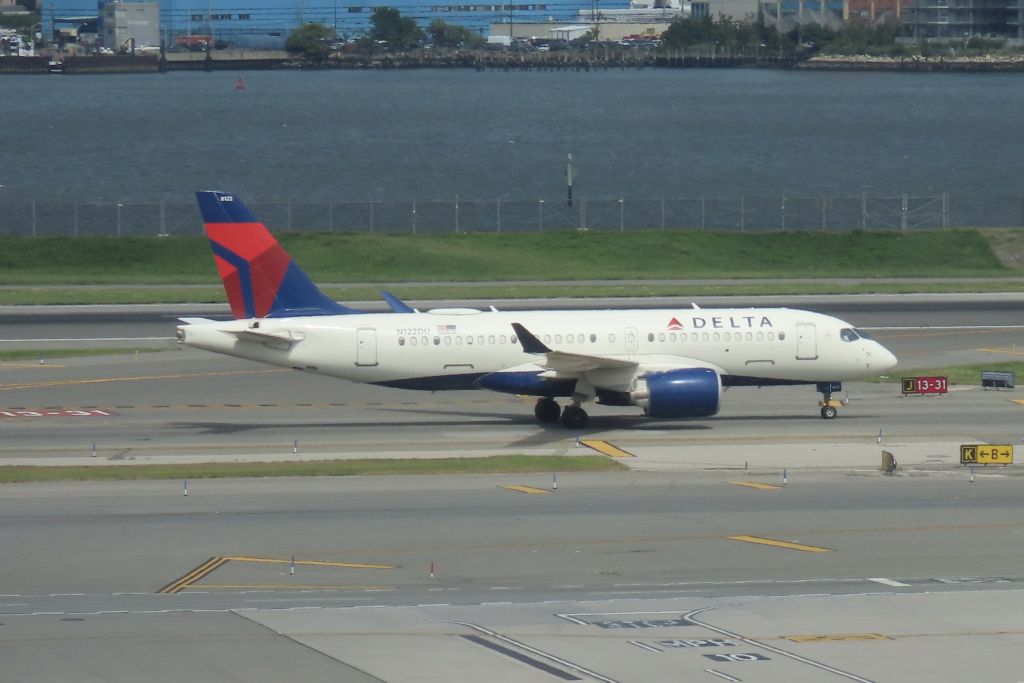 N122DU — Delta Air Lines