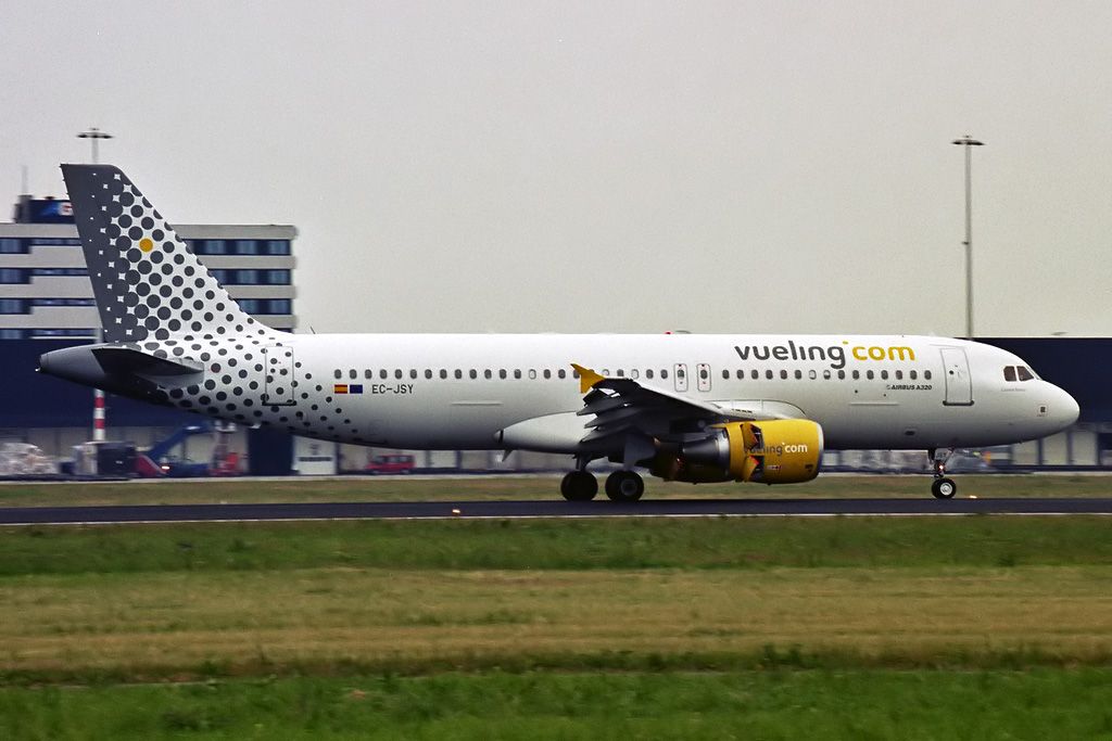 EC-JSY — Vueling Airlines