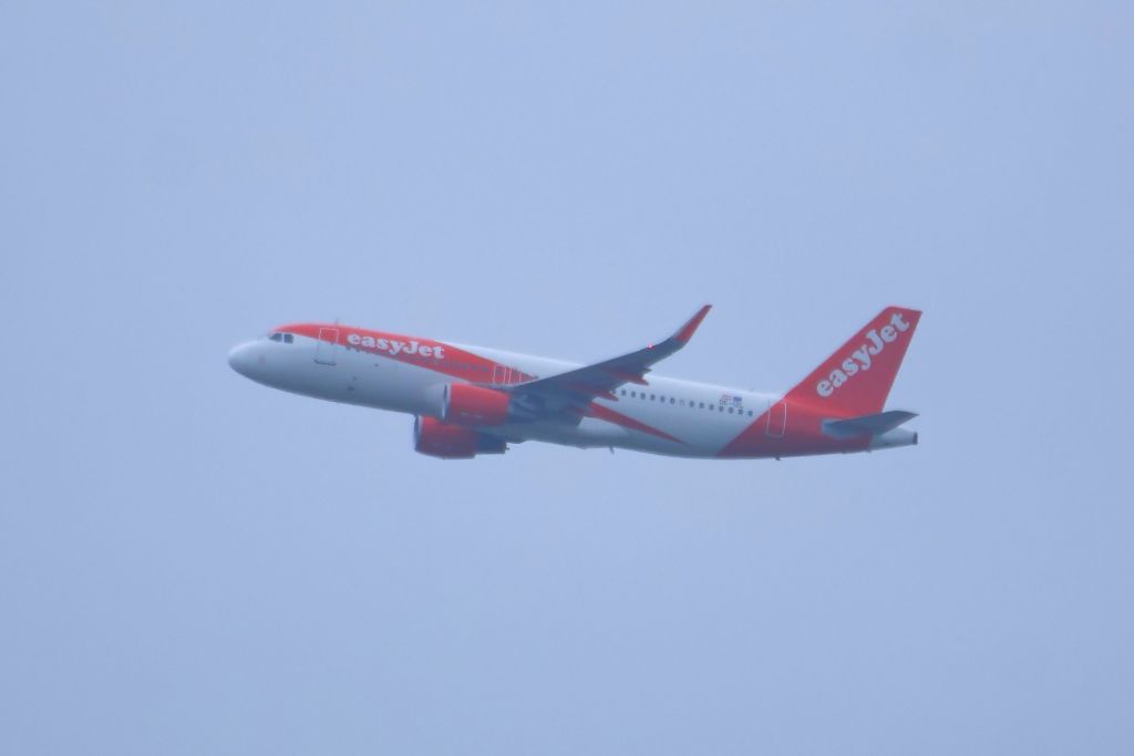easyJet Europe OE-IZL