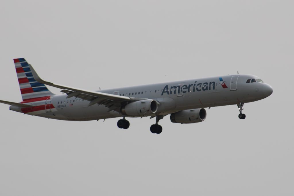 American Airlines N998AN