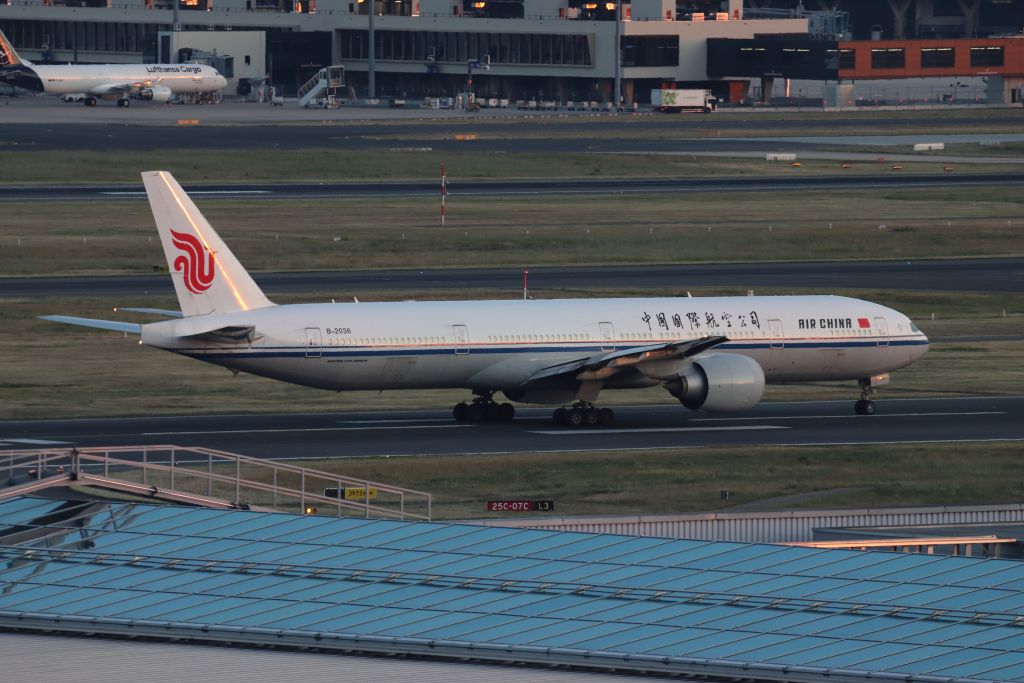 Air China B-2036
