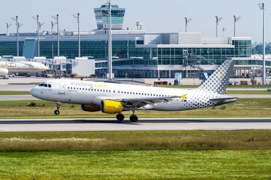EC-JSY — Vueling Airlines